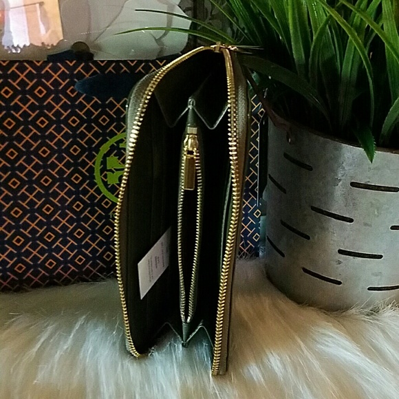 Tory burch banana leaf stacked logo patent wallet - Picture 5 of 5